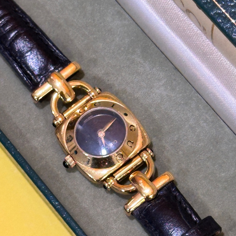 Gucci Gold and Black Women's Watch - Picture 5 of 16